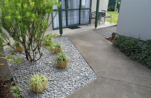 Springlands Hotel | Commodore Court Motel
