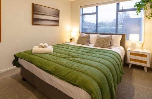 Christchurch Apartment | Family-Friendly - Spa, Games Room & Secure Parking