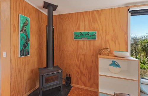 Marahau House | Bach7 by the Sea - Spa Pool, Views, Walk to Beach!