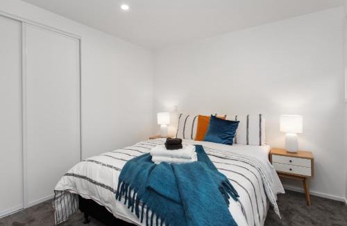 Addington Apartment | Prime Location Cosy Warm Free Off Street Park