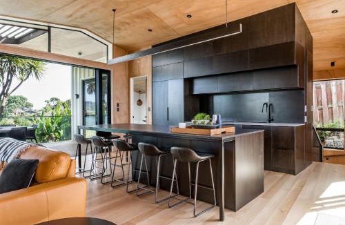 Raglan House | On Point House, Luxury design, Water Views