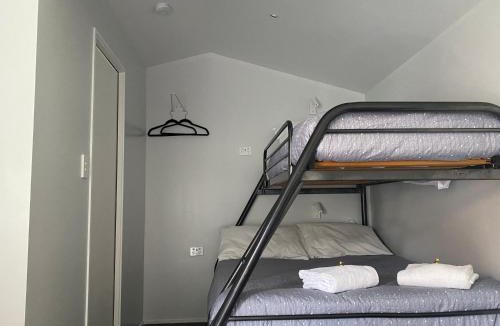 Christchurch Apartment | Christchurch Airport Tiny House 6 mins from Airport