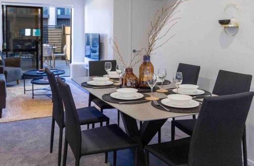 Christchurch City Centre Apartment | 4 Minutes walk to Riverside Market!4bed 4 bath