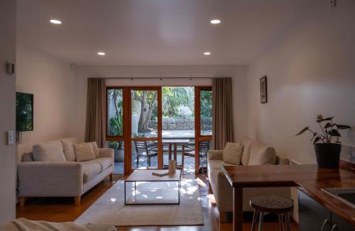 Raglan Hotel | Bow Street Apartments & Cottage