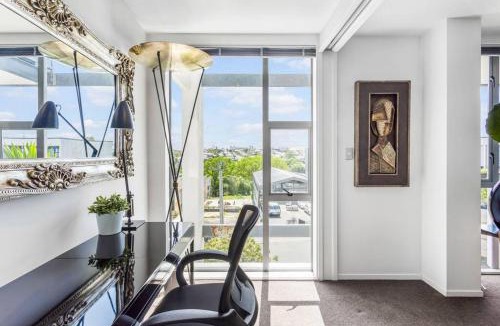 Kingsland Apartment | Perfection, Style, 2BR, 2BA, 2 Free Carpark 400m to Eden Park