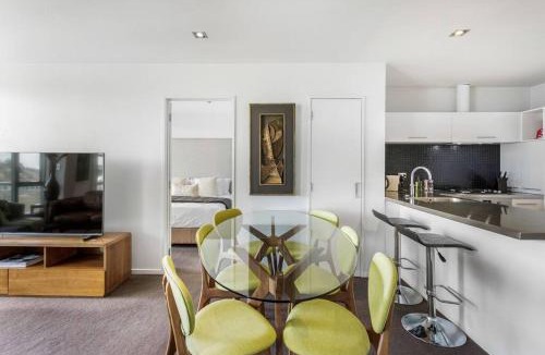 Kingsland Apartment | Perfection, Style, 2BR, 2BA, 2 Free Carpark 400m to Eden Park