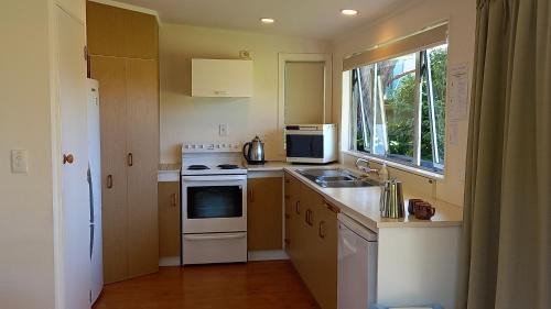 Pohara House | Kea View - Pohara Beach Holiday Home