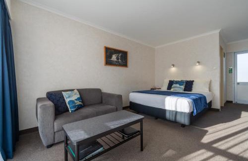Te Anau Hotel | Parklands Motel & Apartments Te Anau
