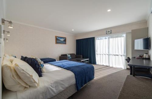 Te Anau Hotel | Parklands Motel & Apartments Te Anau