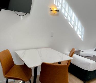 Whanganui Hotel | Burwood Motel
