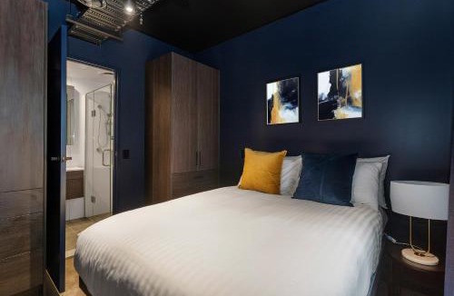 Newton Hotel | Abstract Hotel