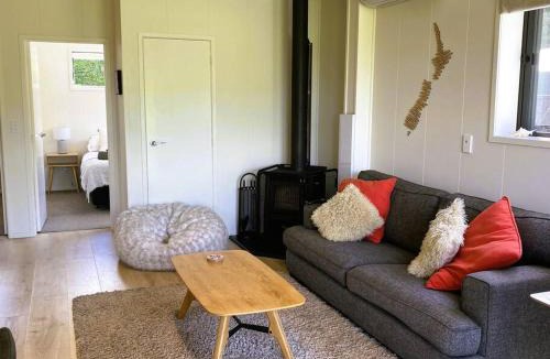 Papamoa Apartment | Farmstay Escape with pet farm animals and a spa