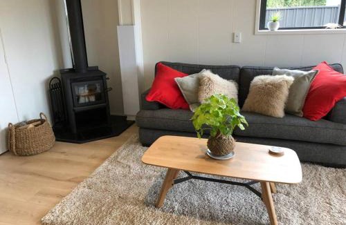 Papamoa Apartment | Farmstay Escape with pet farm animals and a spa