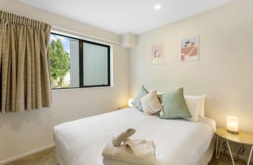 Otahuhu Apartment | Urban Glow Townhouse with parking