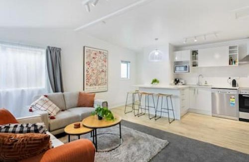Sandringham Apartment | Calgary Cottage with air con