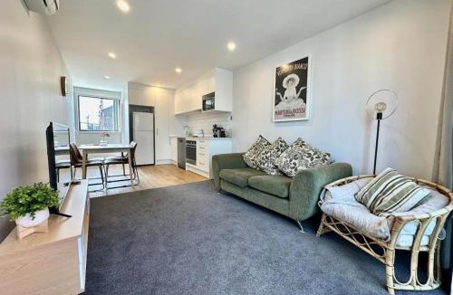 Auckland Apartment | Immaculate - 2 Bedroom Townhouse close to Fruitvale train station