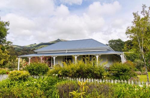 Duvauchelle House | Halfmoon Cottage
