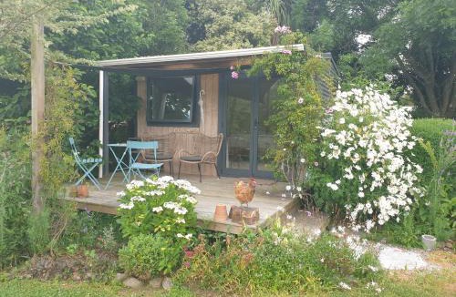 Motueka House | Cabins on Tudor bed & breakfast
