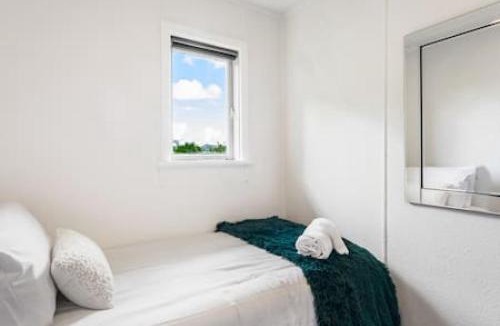 Henderson Apartment | Top-Floor Three-Bedroom Close to WestCity