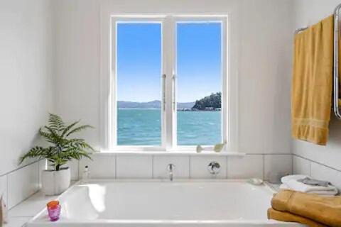 Lower Hutt House | Seaglass Cottage