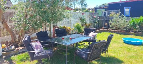 Otaki Beach House | Cosy Kiwi bach Kid and Pet friendly Beach house