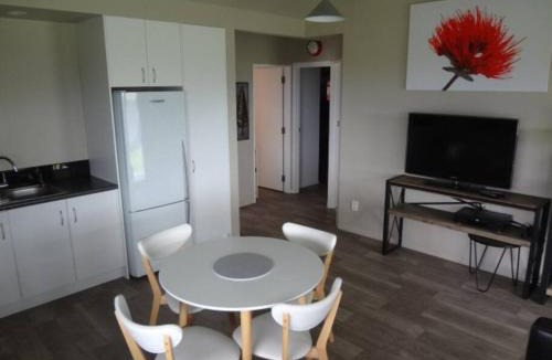 Papamoa Apartment | Papamoa Country Cottage