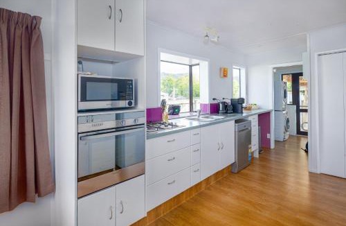 Lynmore House | Family Friendly, Quiet, Cozy stay in Rotorua with free Wifi