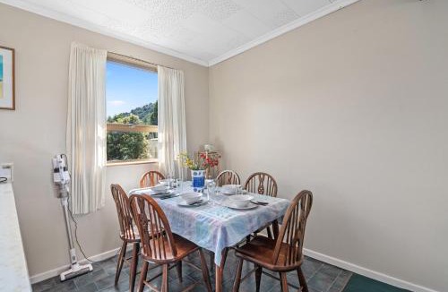 Picton House | Coastal Charm - Picton Holiday Home