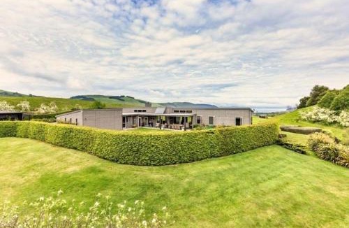 Kinloch House | Hepina Heights Retreat Taupo Kinloch