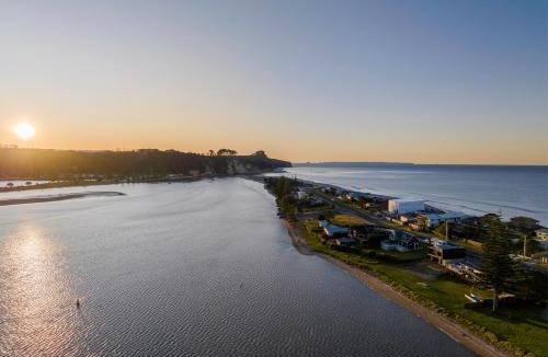 Pukehina House | Pukehina Estuary Sunset Views Studio