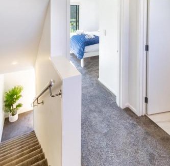 Upper Riccarton Apartment | Park View Townhouse - EV Carpark