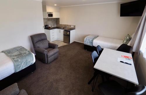 Woodhill Hotel | BK's Pohutukawa Lodge