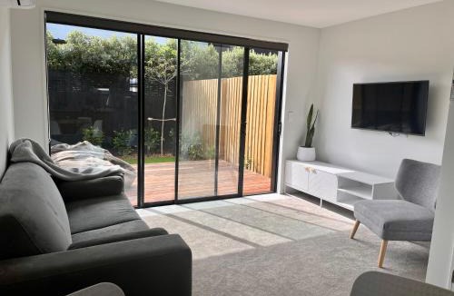 Saint Albans Apartment | Urban Locale
