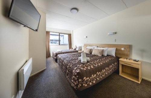 Queenstown Hotel | Lomond Lodge Motel & Apartments