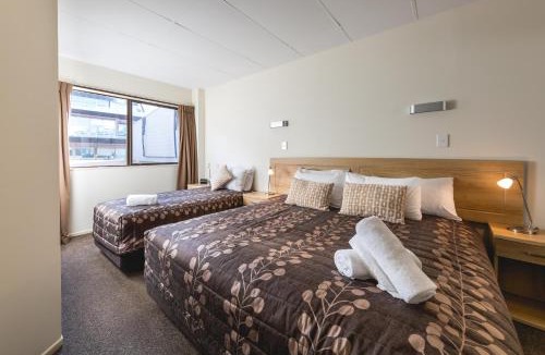 Queenstown Hotel | Lomond Lodge Motel & Apartments