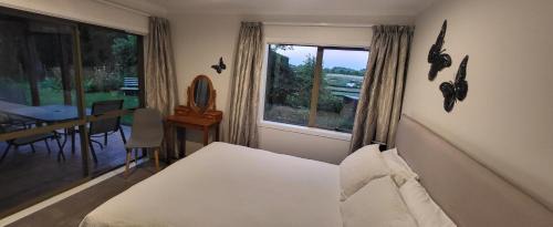 Whakatu House | Dewdrop Cottage