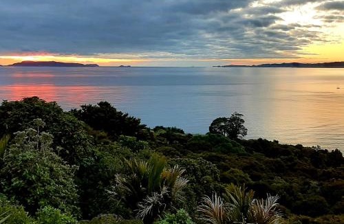 Tuateawa House | The Rock