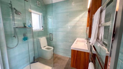 Havelock North House | Sunset Sanctuary - Havelock North Holiday Home