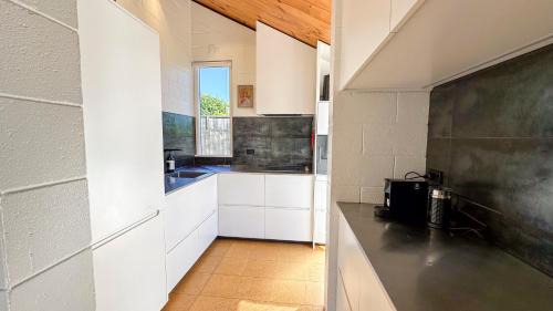 Havelock North House | Sunset Sanctuary - Havelock North Holiday Home