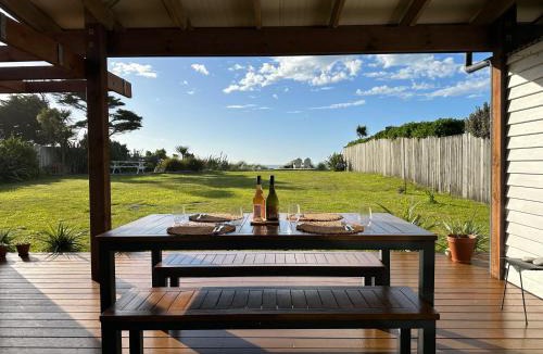 Hokitika House | Beachfront Retreat on Revell