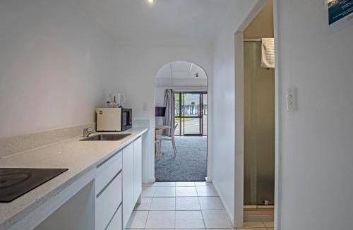 Mangere Hotel | Oakwood Manor Motor Lodge