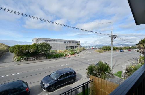 New Brighton Apartment | Sea air and Sandy Beach, beautiful 1 bed 1 bath