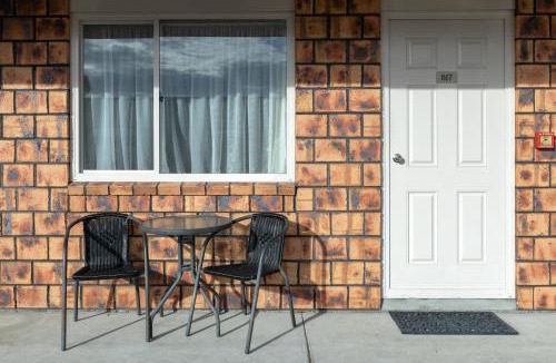 Solway Hotel | BK's Chardonnay Motor Lodge