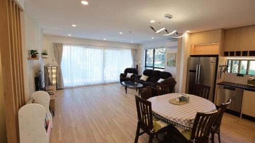 Saint Johns Apartment | Modern 4BR park-view home in St Johns