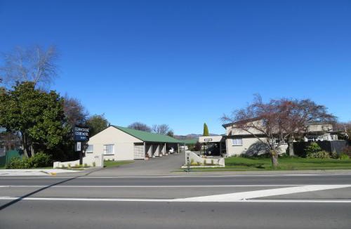 Springlands Hotel | Commodore Court Motel