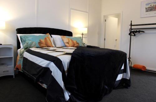 Napier Bed & Breakfast | The Pool House Bed & Breakfast - Napier with a Fully equipped Kitchenette & BBQ