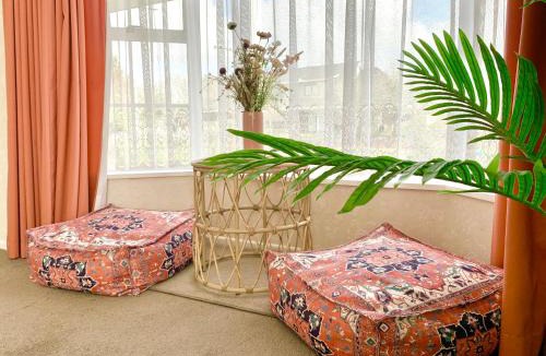 Hamilton Villa | Huge 3BR Cosy House for Family and Business, Ultra-Fast Wi-Fi , close to Chartwell Mall