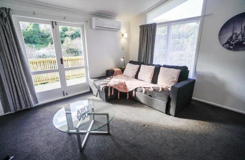 Karori Apartment | The Hidden Gem - tranquility close to town