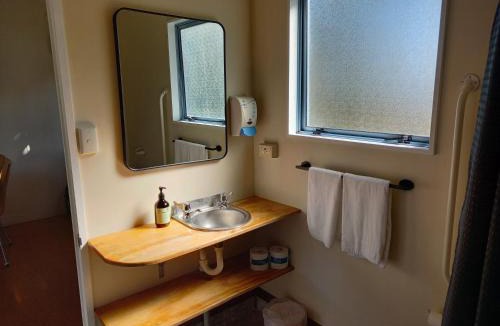 Raglan Hotel | Raglan West Accommodation Units
