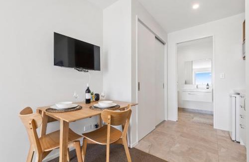 Maraetai Apartment | Maraetai Couples Retreat - Omana Beach Apartment